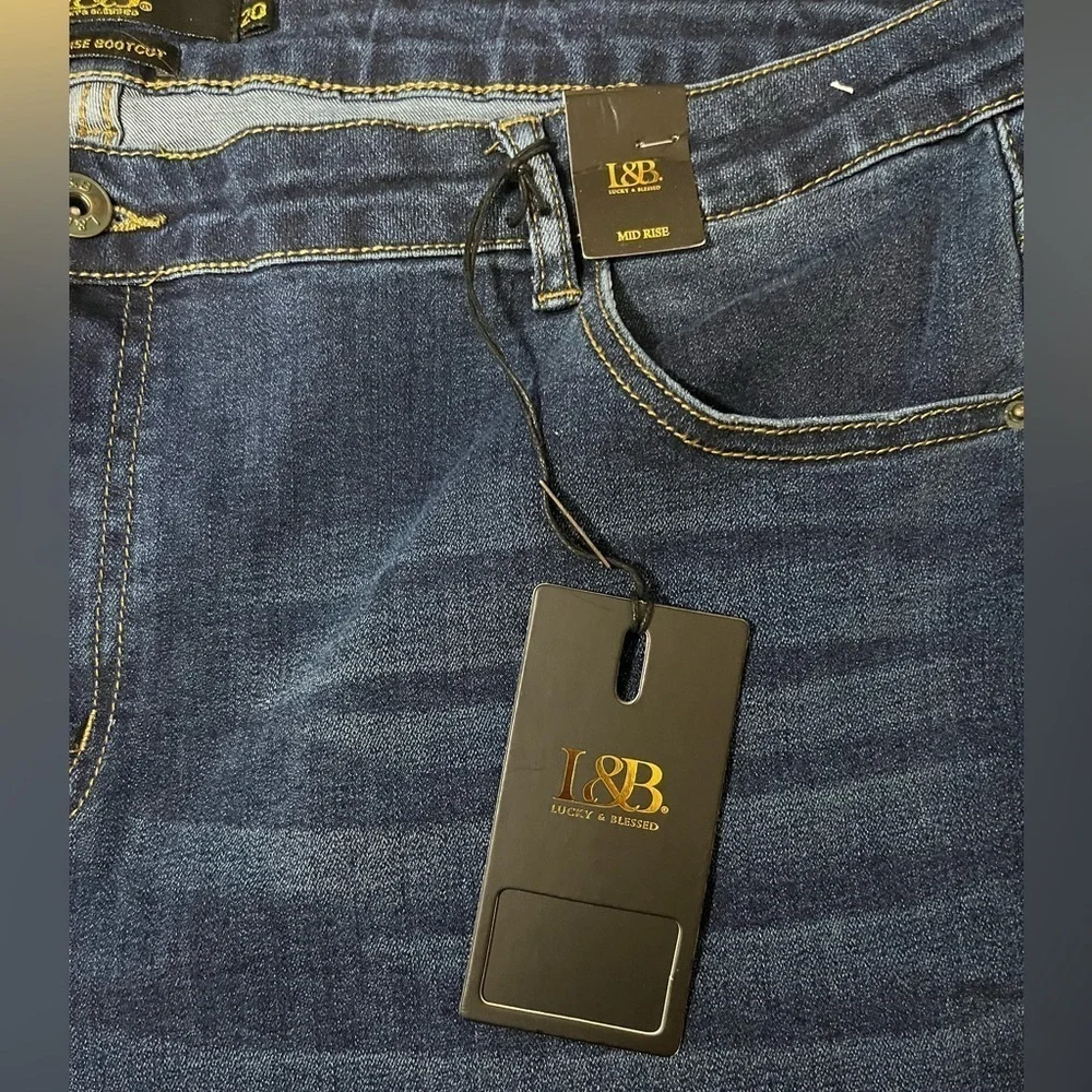 L&B Lucky & Blessed Mid-Rise Bootcut Jeans, Size 20, NWT, 35” Inseam - Picture 5 of 5